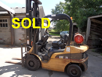 Cat fork truck