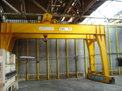 Floor mounted crane