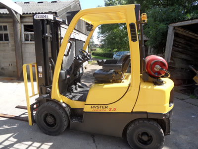 Hyster stacker truck